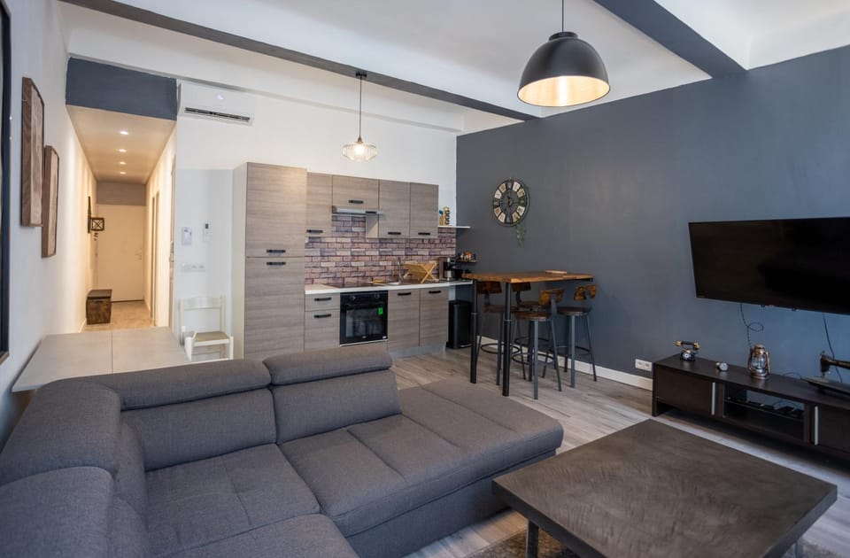 TV and multimedia, Kitchen or kitchenette, Living room, Seating area, Dining area, pet friendly, stove