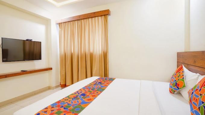 Bed, TV and multimedia, Bedroom