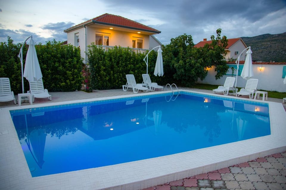 Property building, Swimming pool