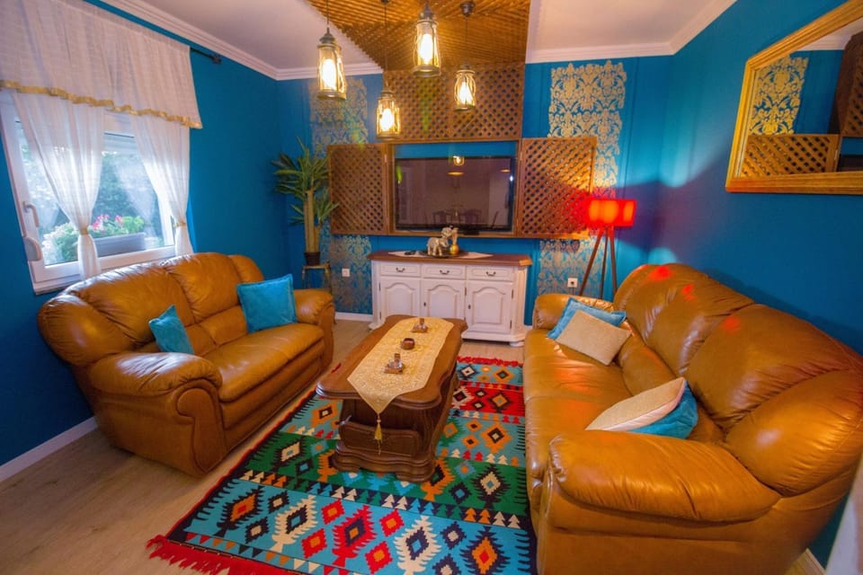 Living room, Seating area