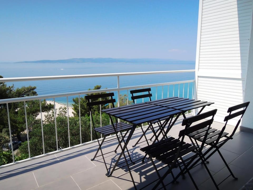 DugoToploLjeto Apartmani Baska Voda Bed and Breakfast in Baška Voda