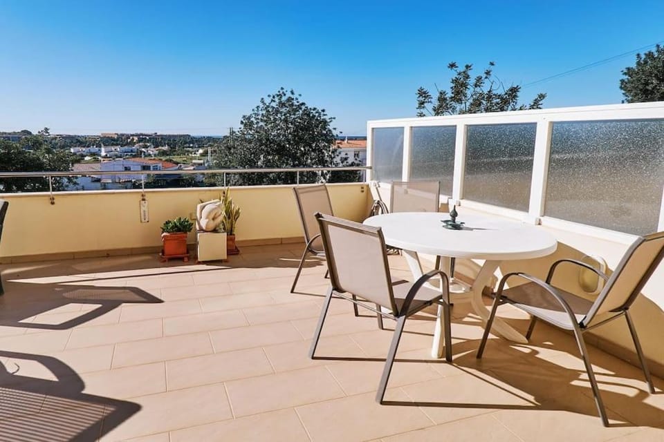 NEU - Casa Tina mit Meerblick und Pool House in Guia