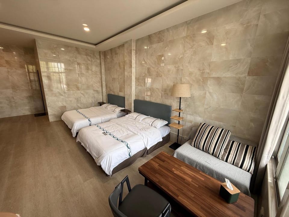 橋燈民宿 Bed and Breakfast in Kaohsiung