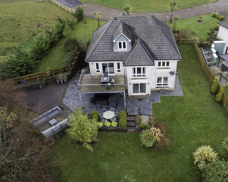 Property building, Garden