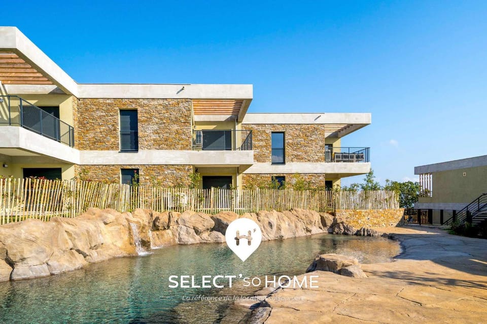 Property building, Day, Natural landscape, Pool view, Swimming pool