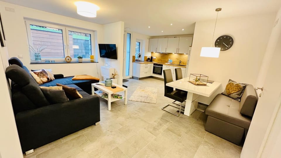 TV and multimedia, Kitchen or kitchenette, Living room, Seating area, Dining area, stove, stove, kitchen, kitchen