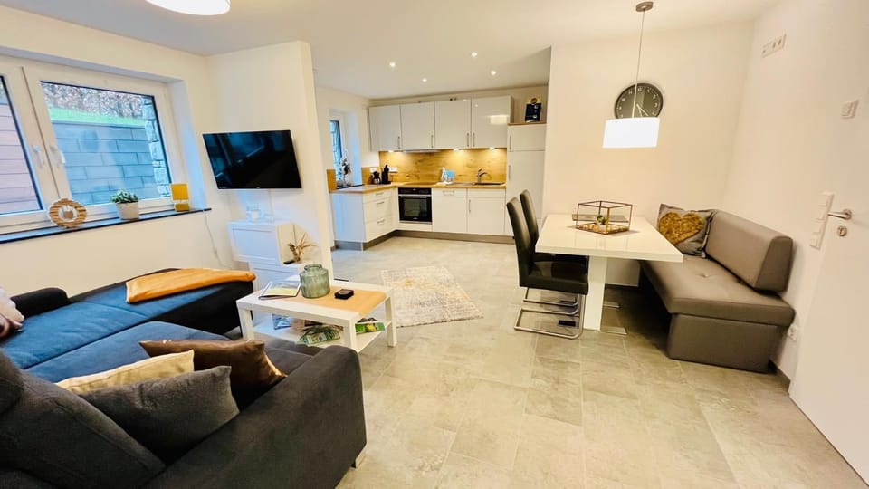TV and multimedia, Kitchen or kitchenette, Living room, Seating area