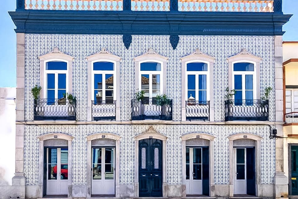 Property building, Facade/entrance, Day