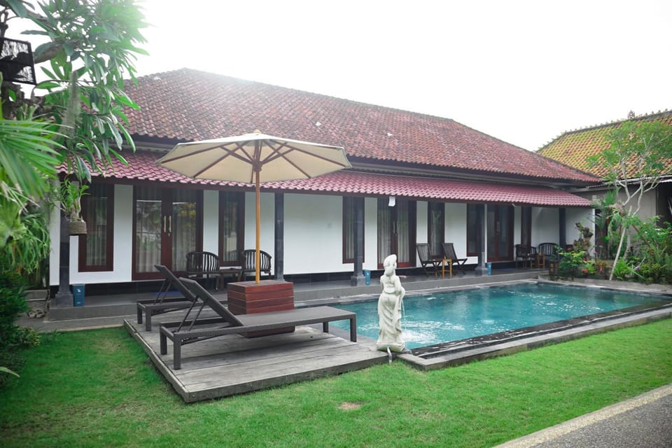 Garden view, Swimming pool, sunbed