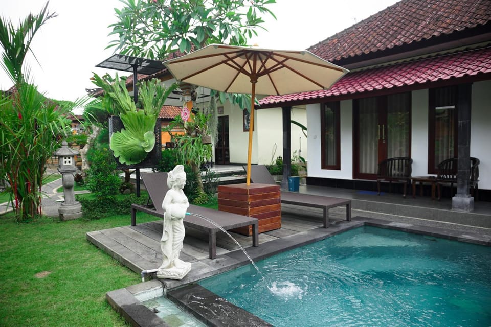 Property building, Garden view, Swimming pool
