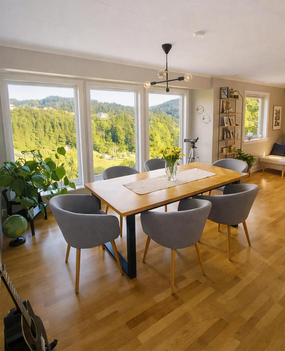 Living room, Dining area