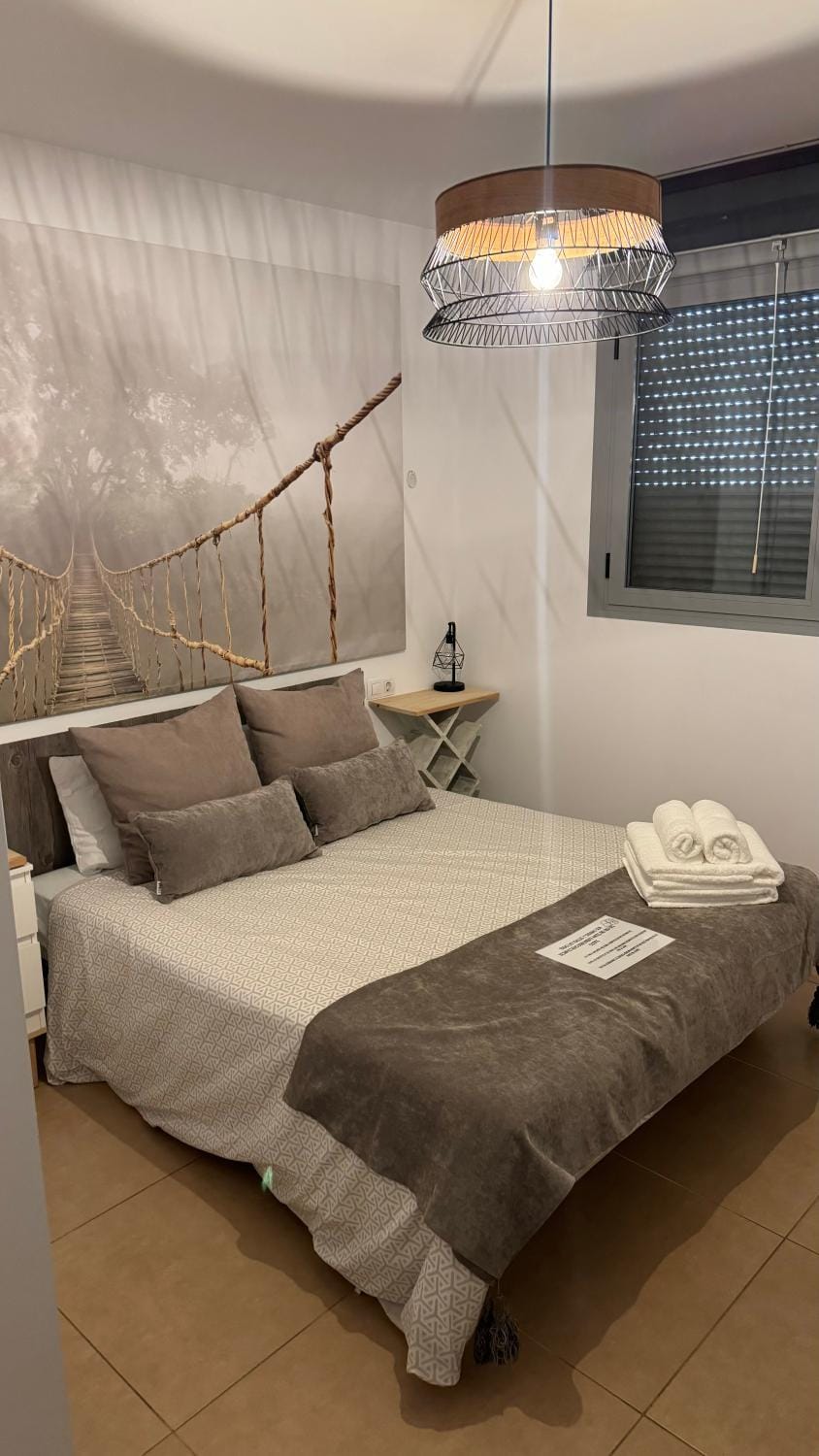 Photo of the whole room, Bedroom