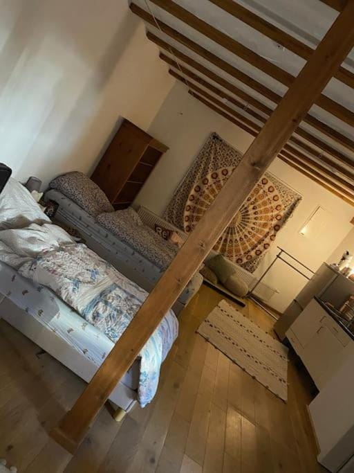 Bed, Living room, Bedroom