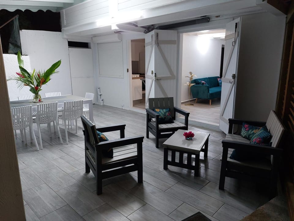 LA BERCEUSE CREOLE Apartment in Sainte-Anne