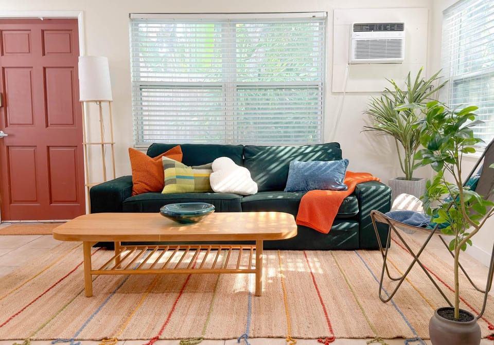 Cozy Garden Bungalow - Pets/Parking/Beach Bed and Breakfast in Fort Lauderdale