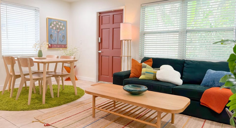 Cozy Garden Bungalow - Pets/Parking/Beach Bed and Breakfast in Fort Lauderdale