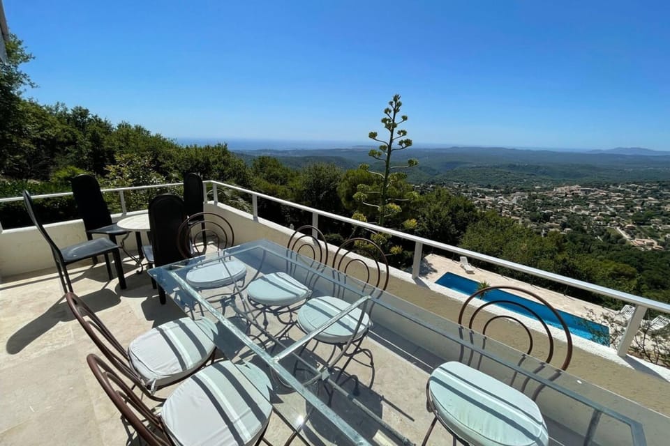 Day, Natural landscape, Balcony/Terrace, Dining area, Pool view