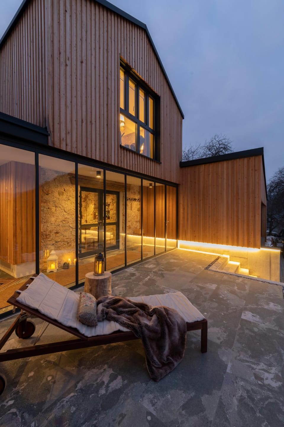 Property building, Night, Balcony/Terrace