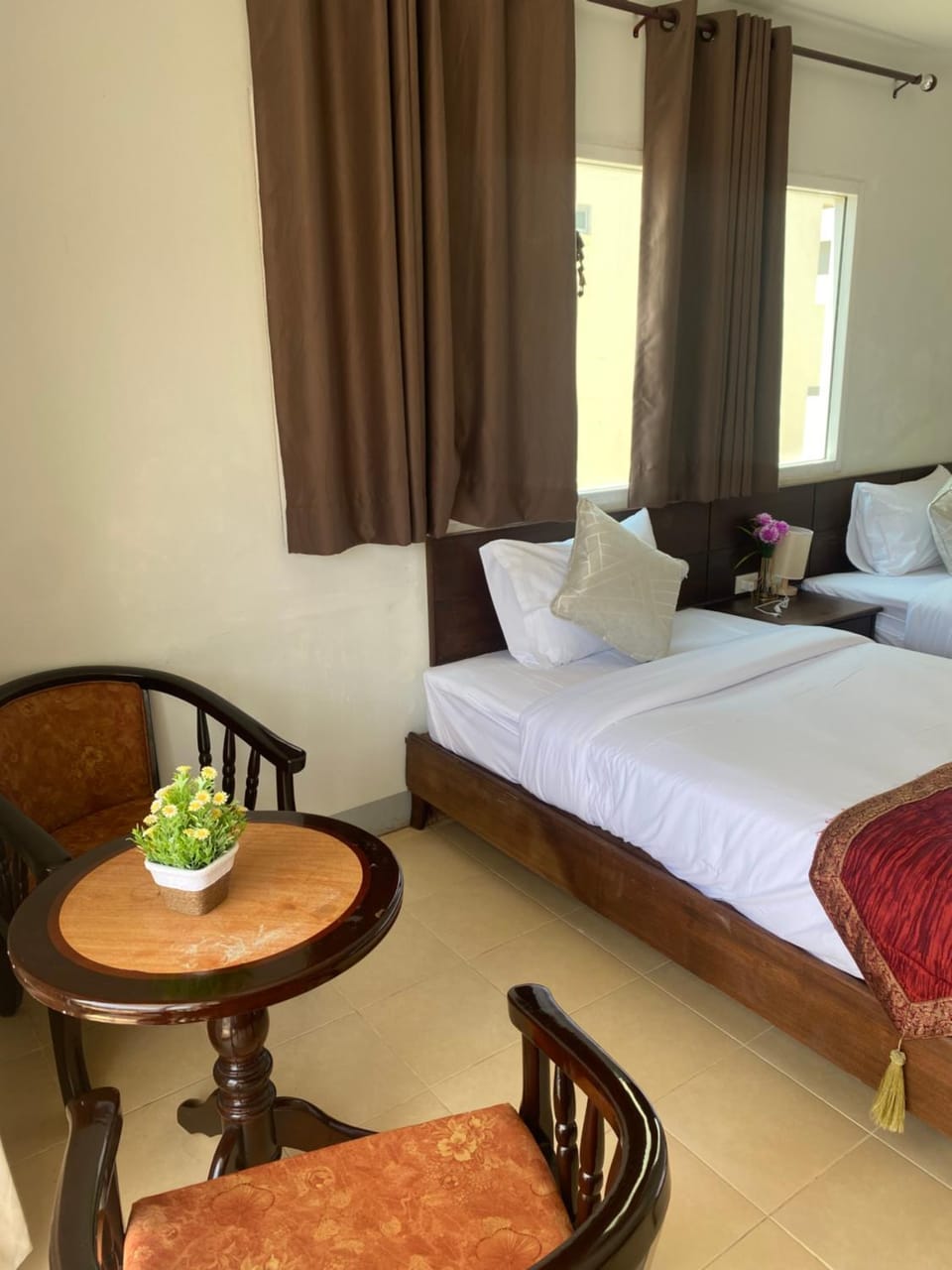 Bed, Photo of the whole room, Seating area, Dining area, Bedroom