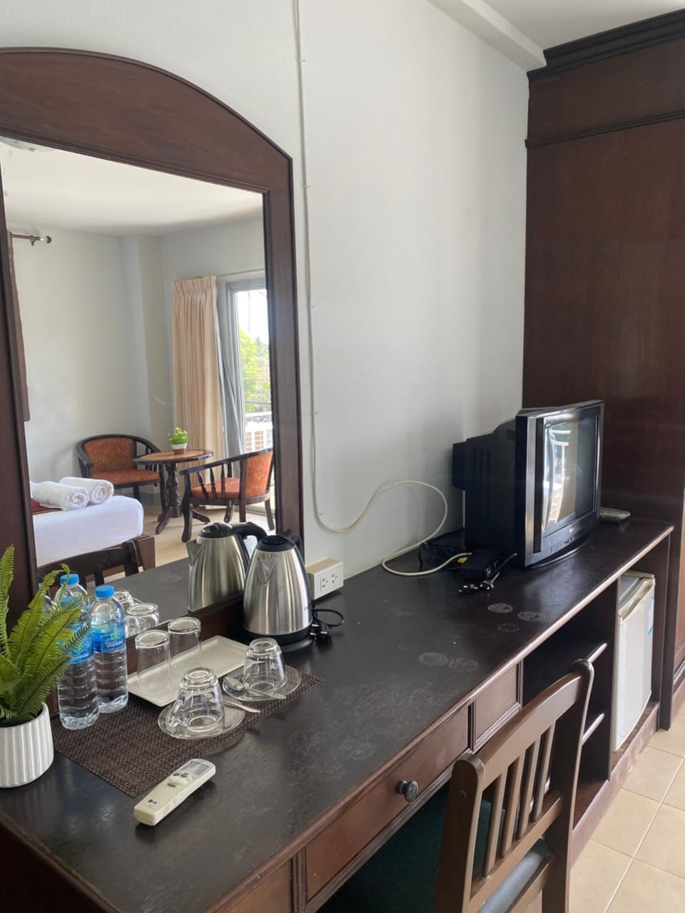 Bed, Coffee/tea facilities, Photo of the whole room, Bedroom, minibar
