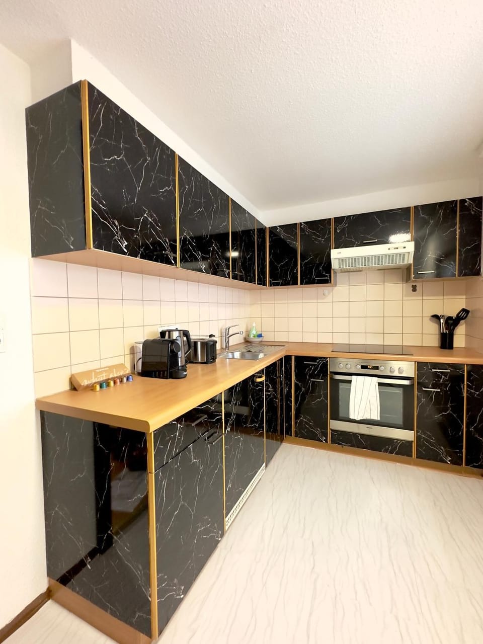Kitchen or kitchenette, pet friendly, stove, toaster