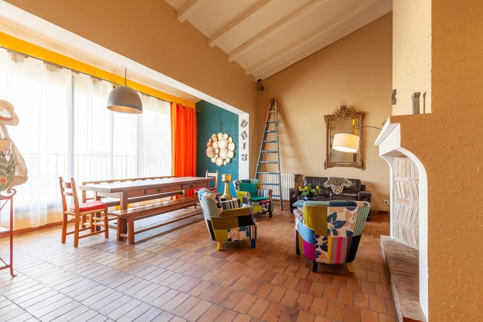 Property building, Living room