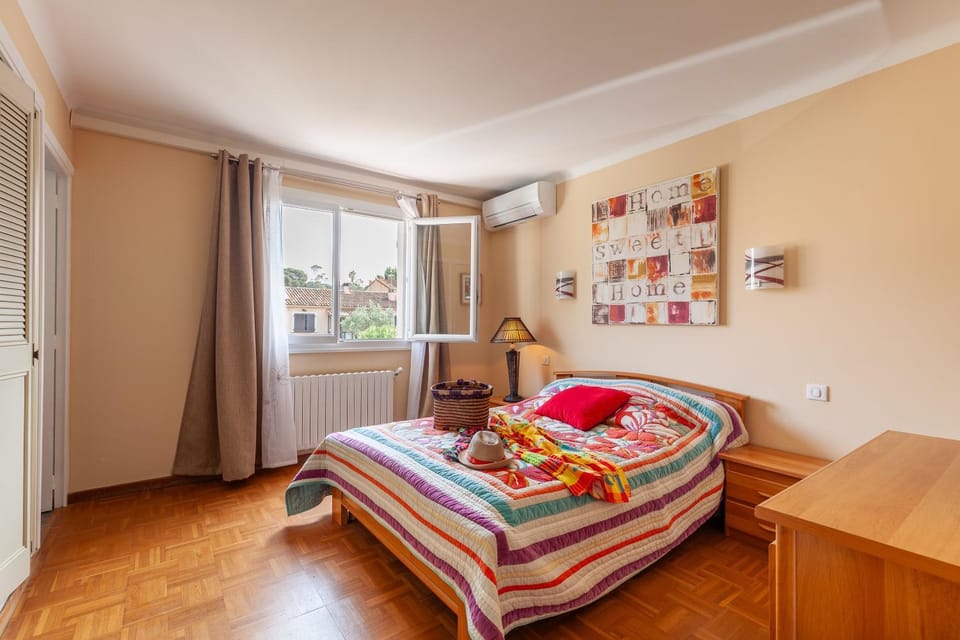 Property building, Living room, Bedroom