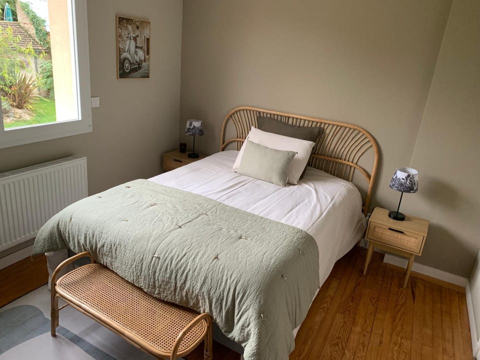 Bed, Bedroom