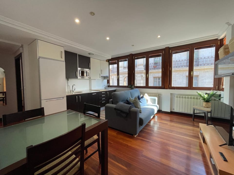 Kitchen or kitchenette, Seating area