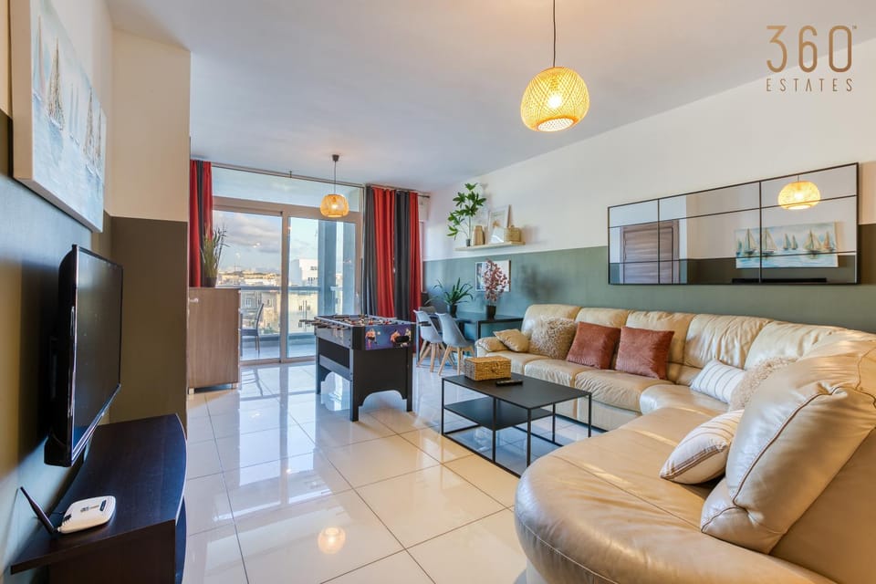 Communal lounge/ TV room, TV and multimedia, Living room, Seating area, Evening entertainment