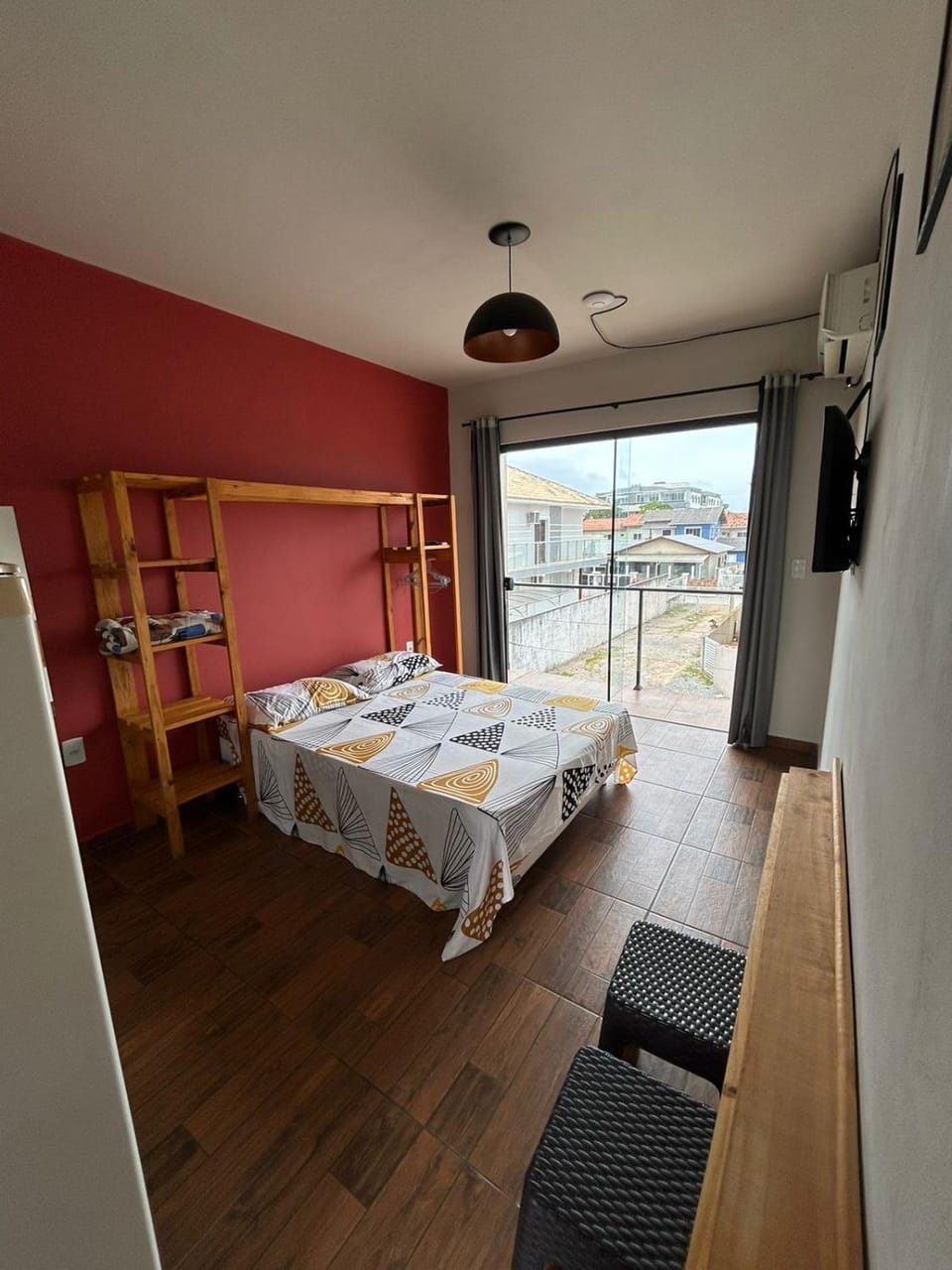 Kitnet c/ garagem 2 km da praia Apartment in Florianopolis