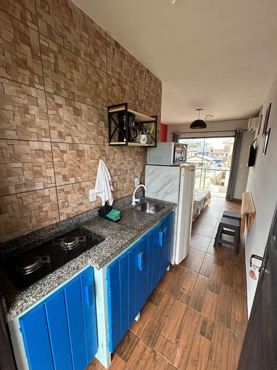 Kitnet c/ garagem 2 km da praia Apartment in Florianopolis