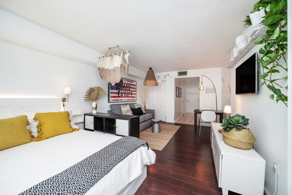 Bed, Photo of the whole room