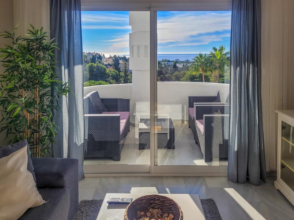 ☆Cozy 2BR apt. with sea views WIFI/AC/PARKING Apartment in Sitio de Calahonda