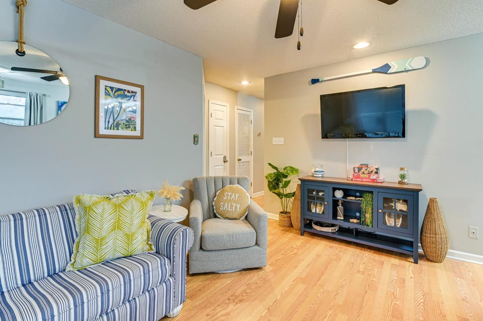 1 Mi to Boardwalk & Dtwn: Myrtle Beach Condo House in Myrtle Beach