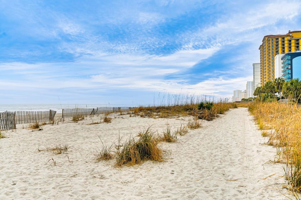 1 Mi to Boardwalk & Dtwn: Myrtle Beach Condo House in Myrtle Beach