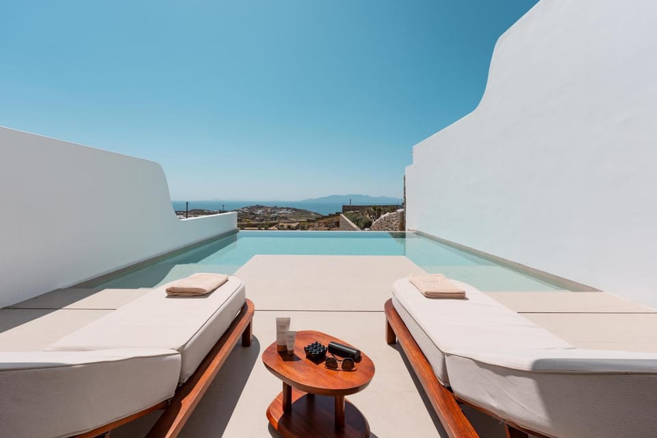 Pool view, Sea view