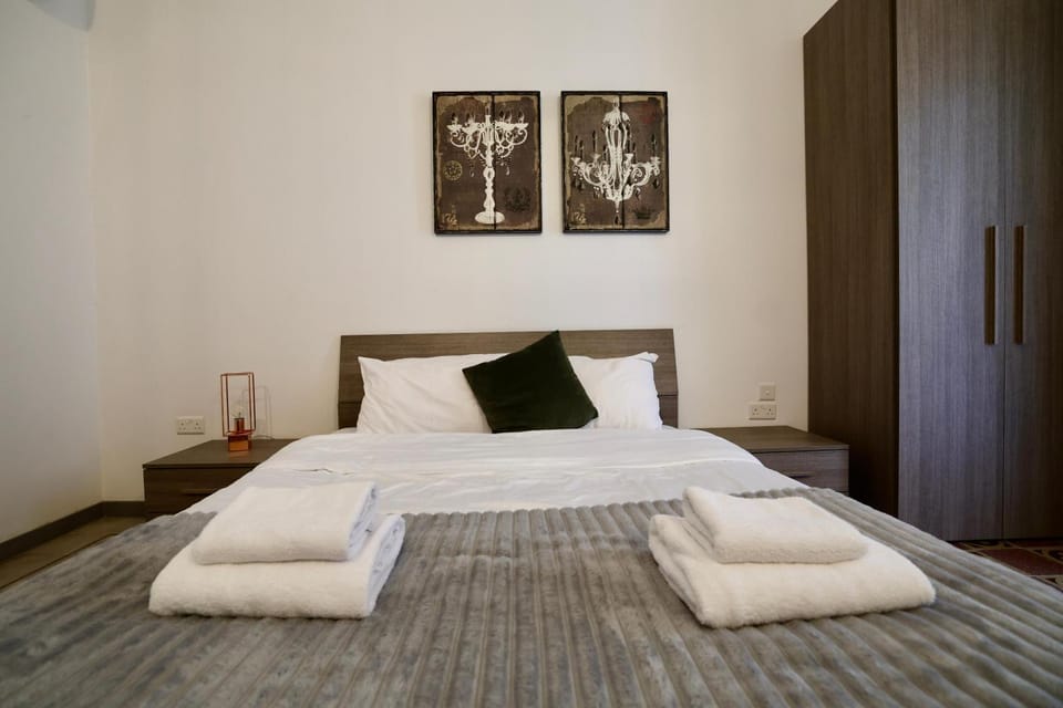 Bed, Photo of the whole room, Bedroom, towels, wardrobe