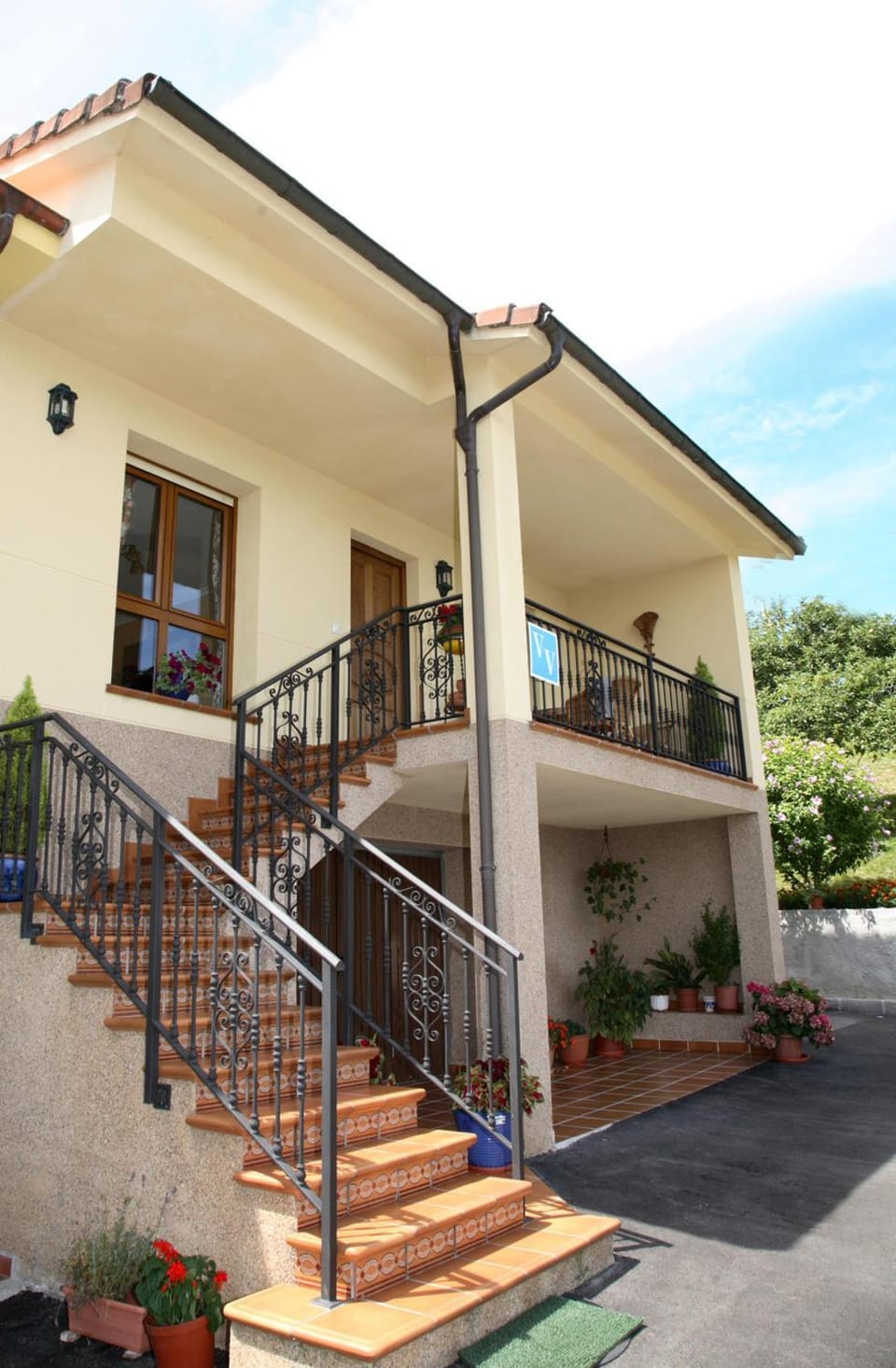 Facade/entrance