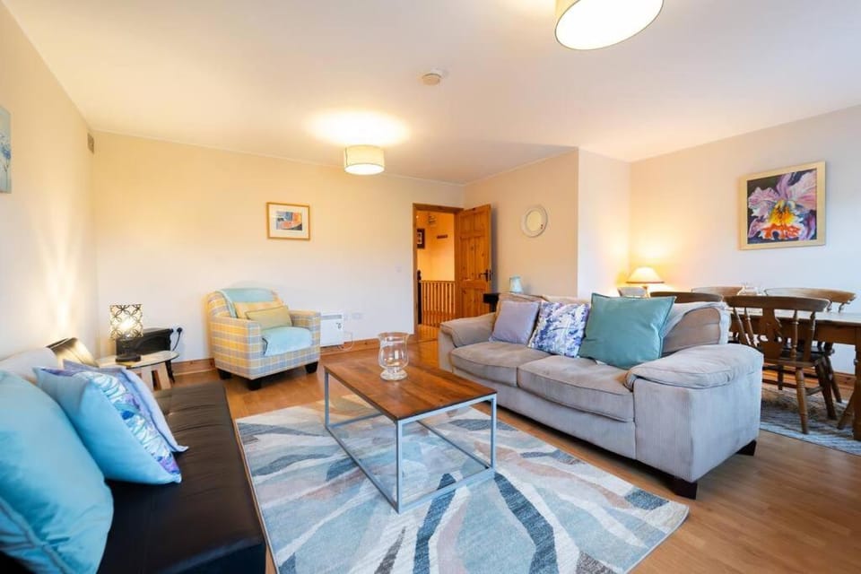 Seating area, Dining area