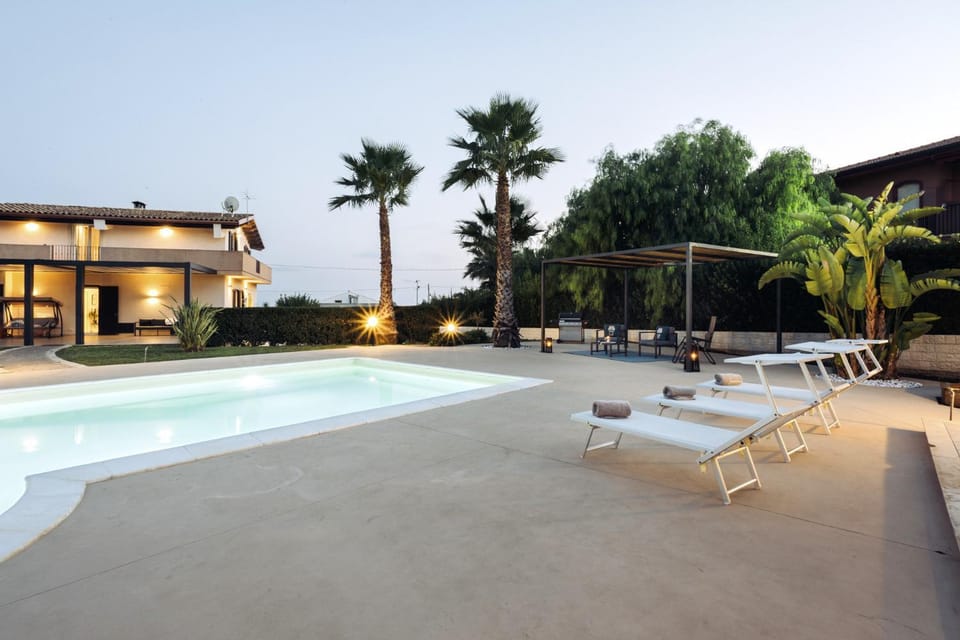 Pool view, Swimming pool, sunbed