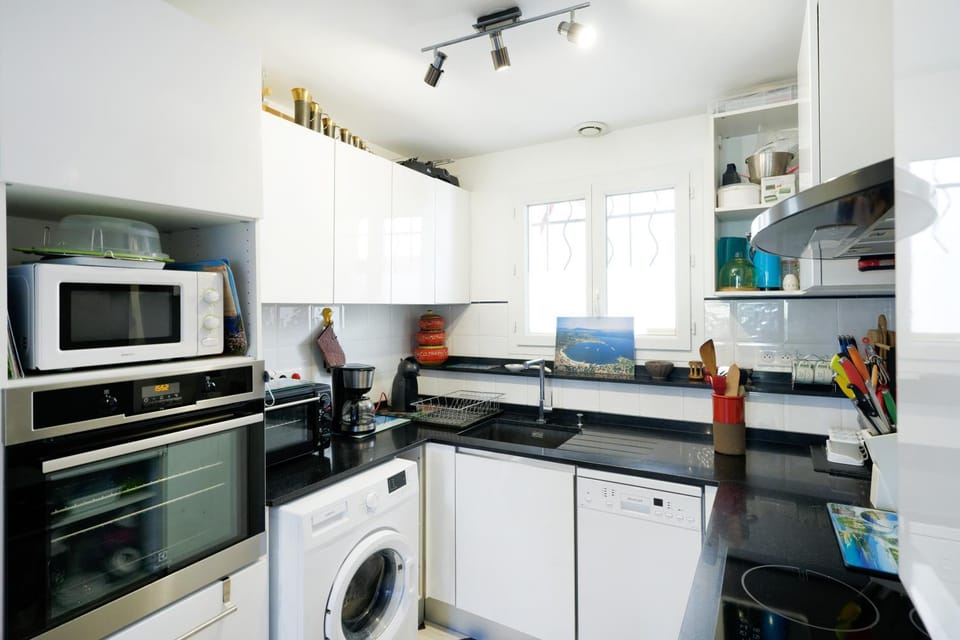 Kitchen or kitchenette, Living room