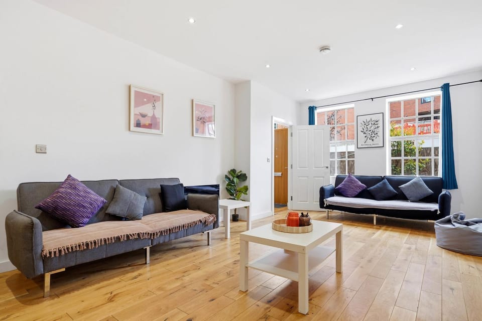 Modern home in Birmingham House in Birmingham