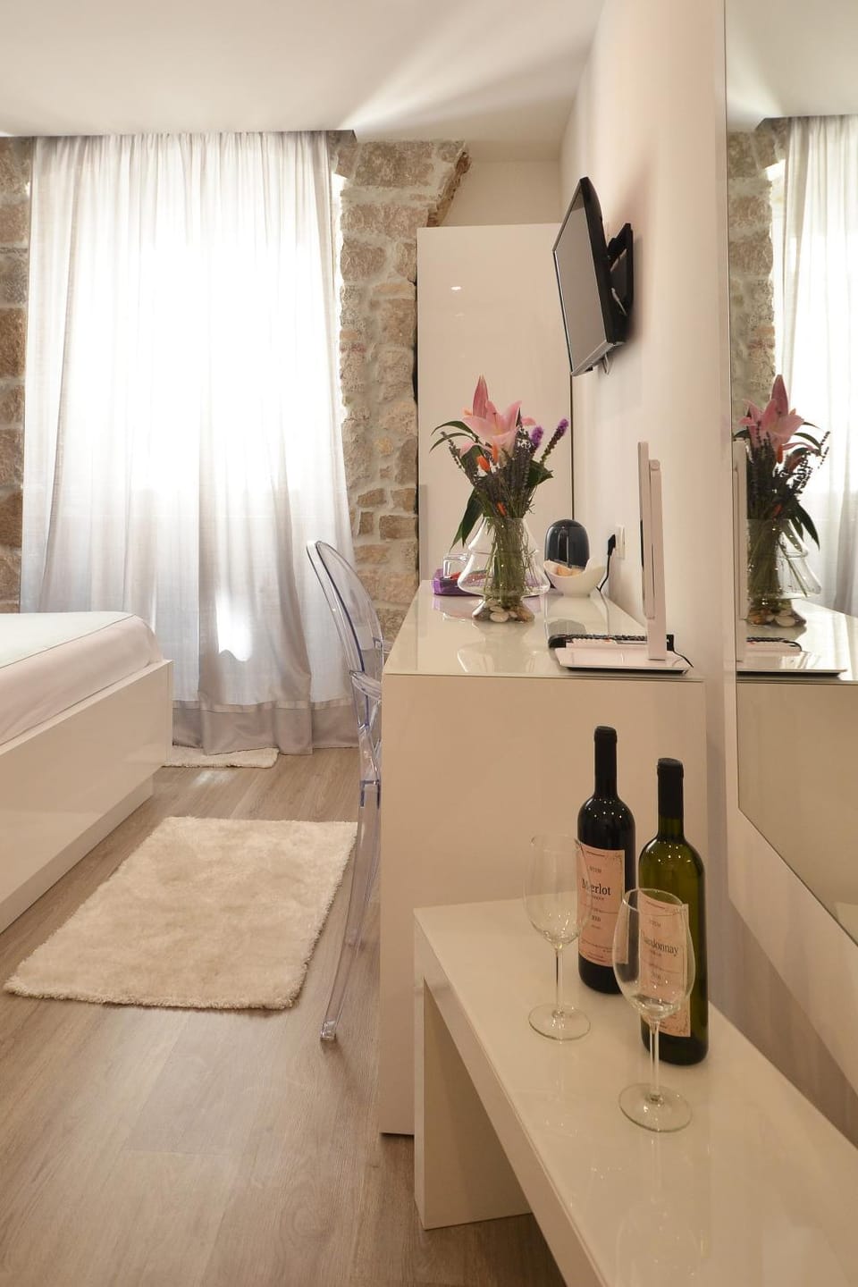 Bed, TV and multimedia