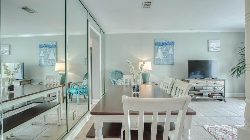 Southbay 33 Short walk to 300ft of Private Beach 3 Bedroom Townhome House in Destin
