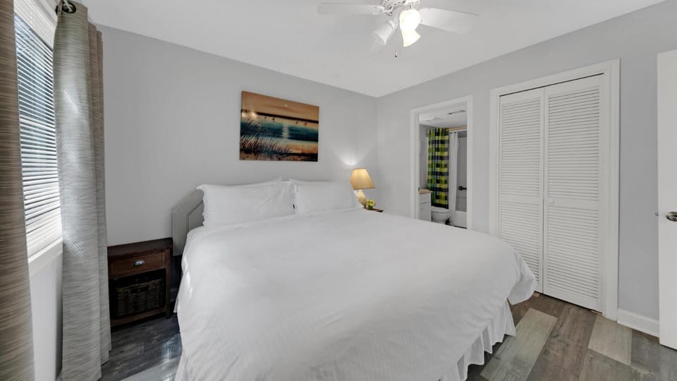 Southbay 60 Lake Front Townhome Short Walk to Private Beach House in Destin