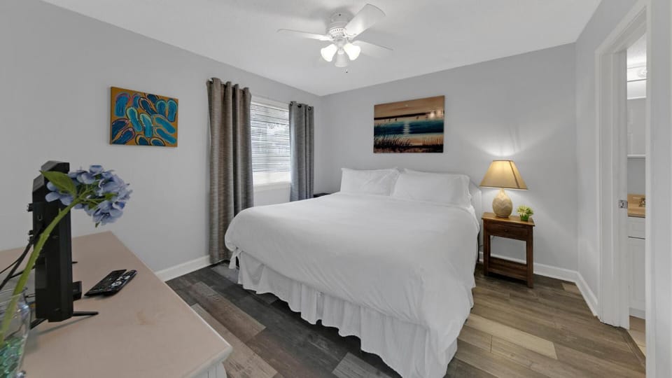 Southbay 60 Lake Front Townhome Short Walk to Private Beach House in Destin