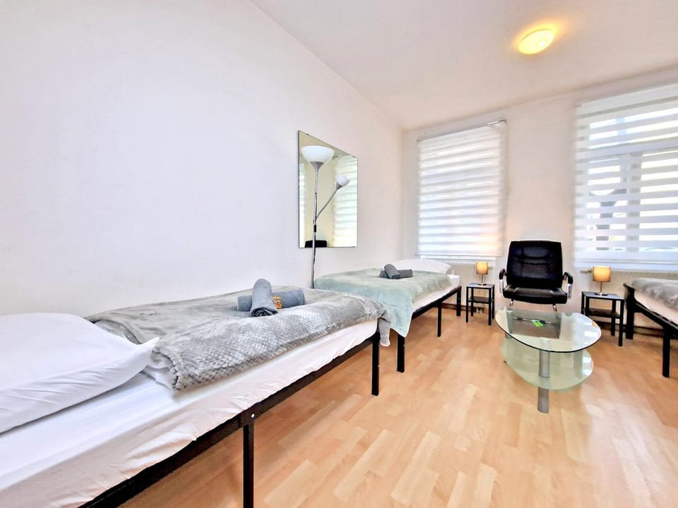 Bed, Photo of the whole room, Seating area, Bedroom