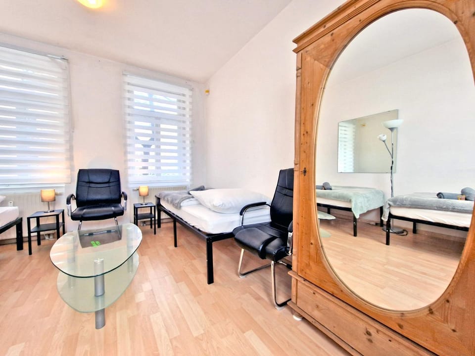 Bed, Photo of the whole room, Seating area, Bedroom, hair dresser