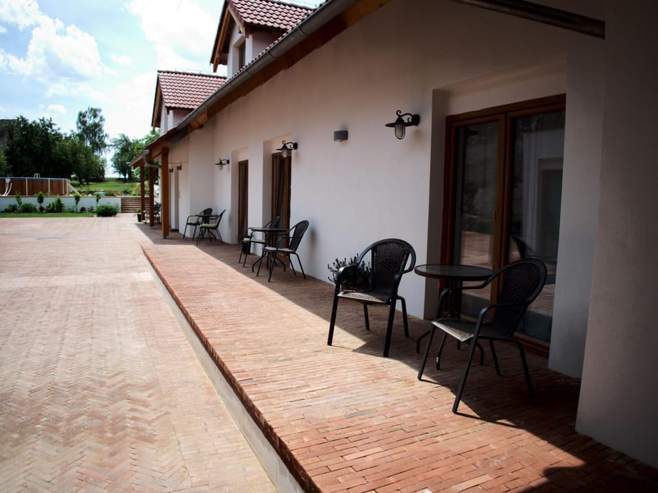 Property building, Day, Balcony/Terrace, Seating area, Garden view